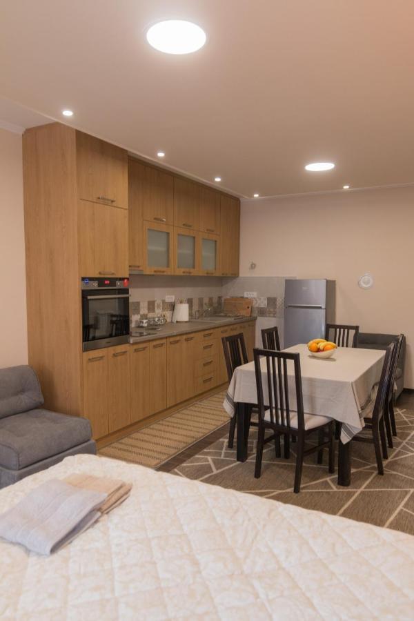 Apartment Lili บายินา บาชตา ภายนอก รูปภาพ